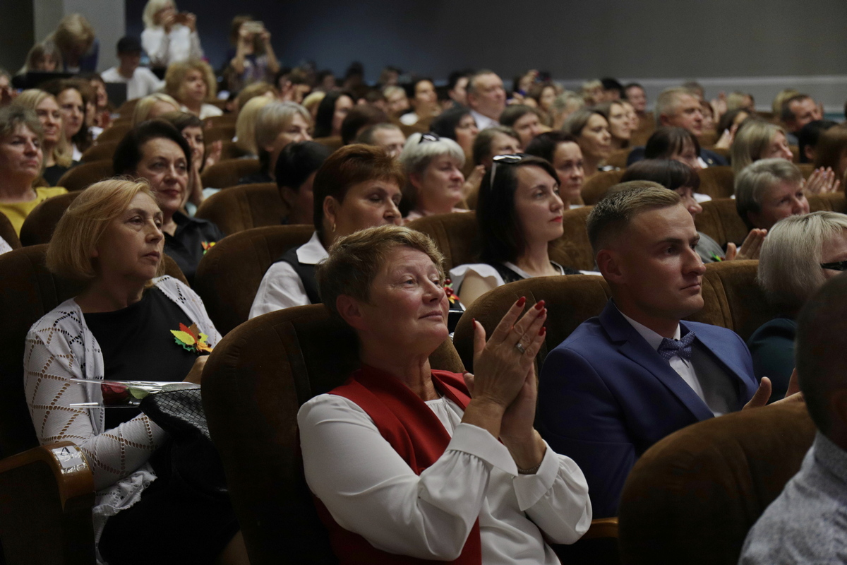 У Петрыкаве напярэдадні Дня настаўніка ўшаноўвалі педагогаў