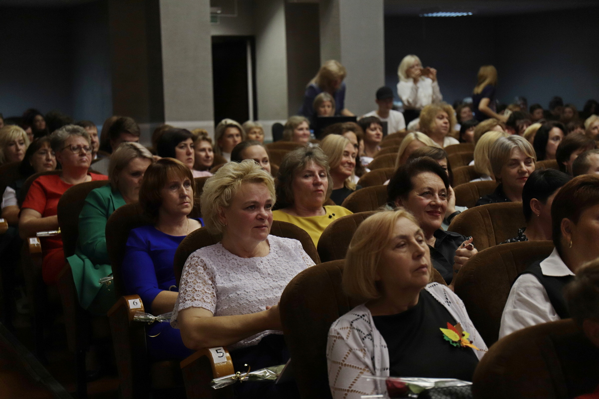 У Петрыкаве напярэдадні Дня настаўніка ўшаноўвалі педагогаў