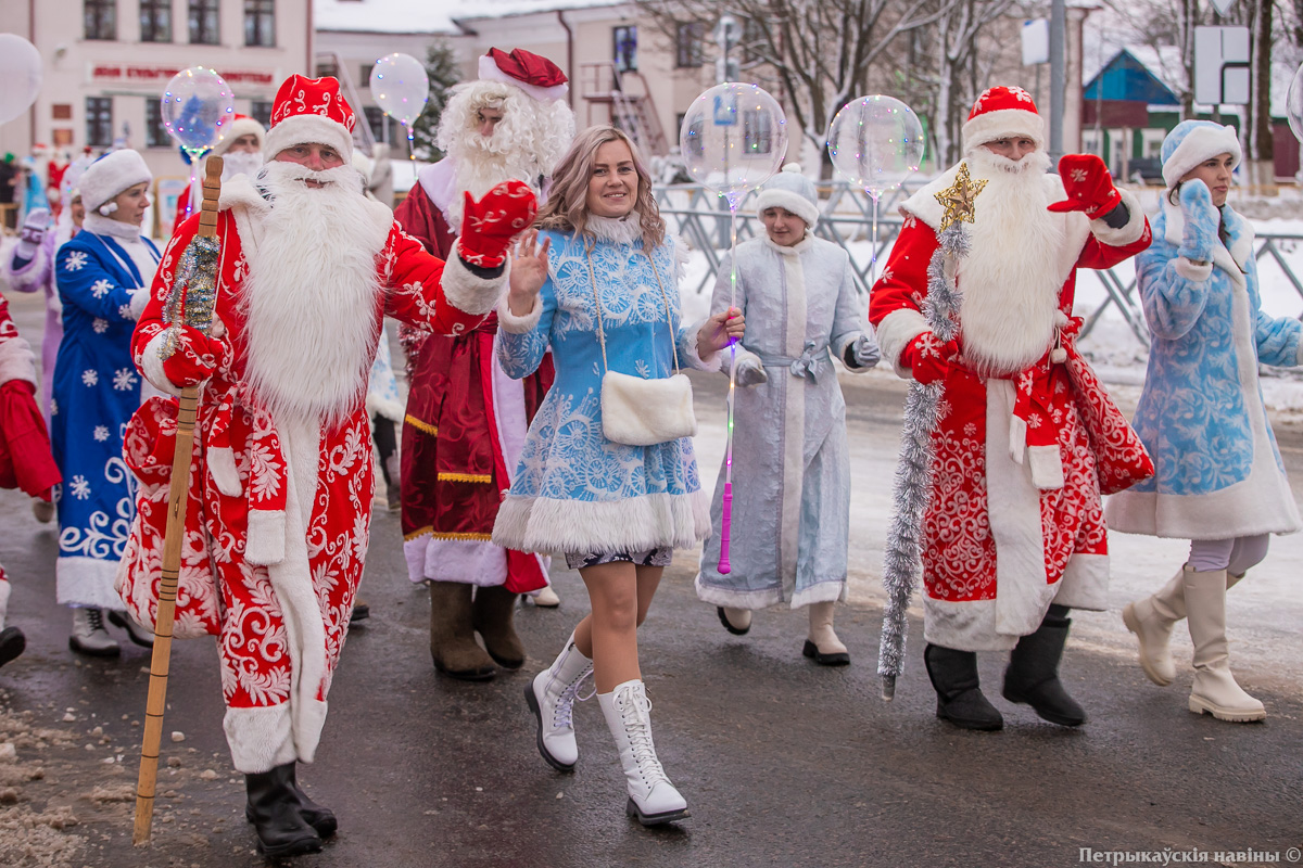 Свята набліжаецца, галоўныя персанажы прыбылі!