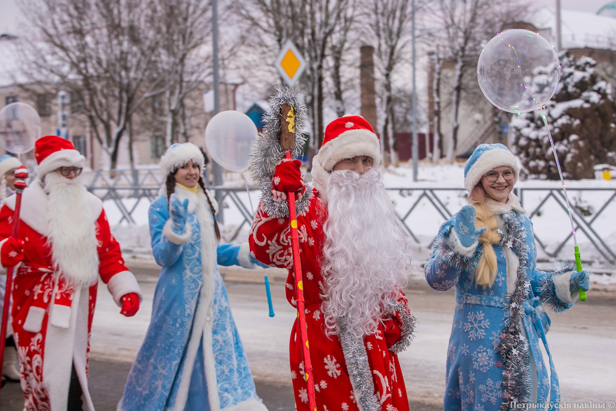 Свята набліжаецца, галоўныя персанажы прыбылі!