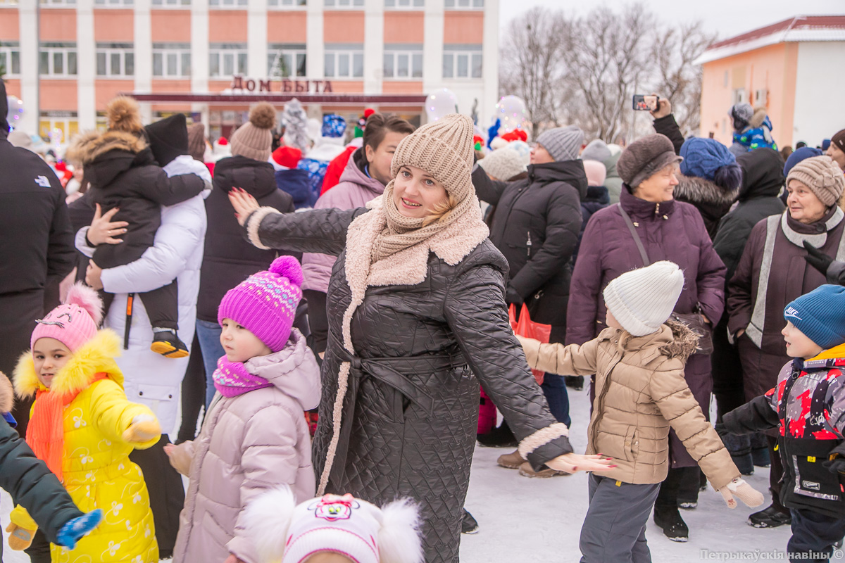 Свята набліжаецца, галоўныя персанажы прыбылі!