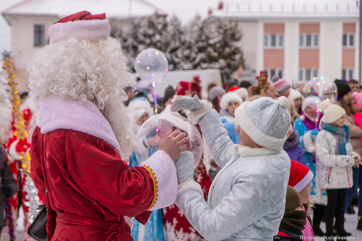 Свята набліжаецца, галоўныя персанажы прыбылі!