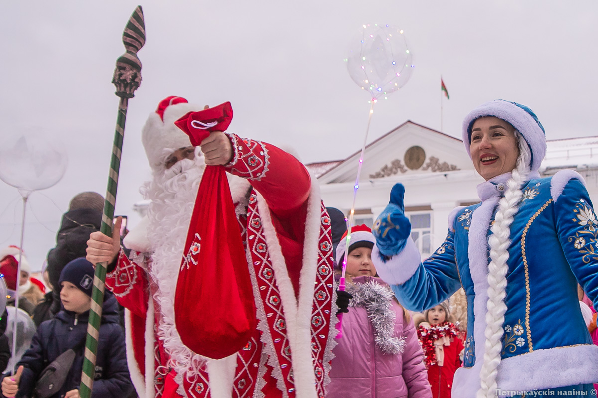 Свята набліжаецца, галоўныя персанажы прыбылі!