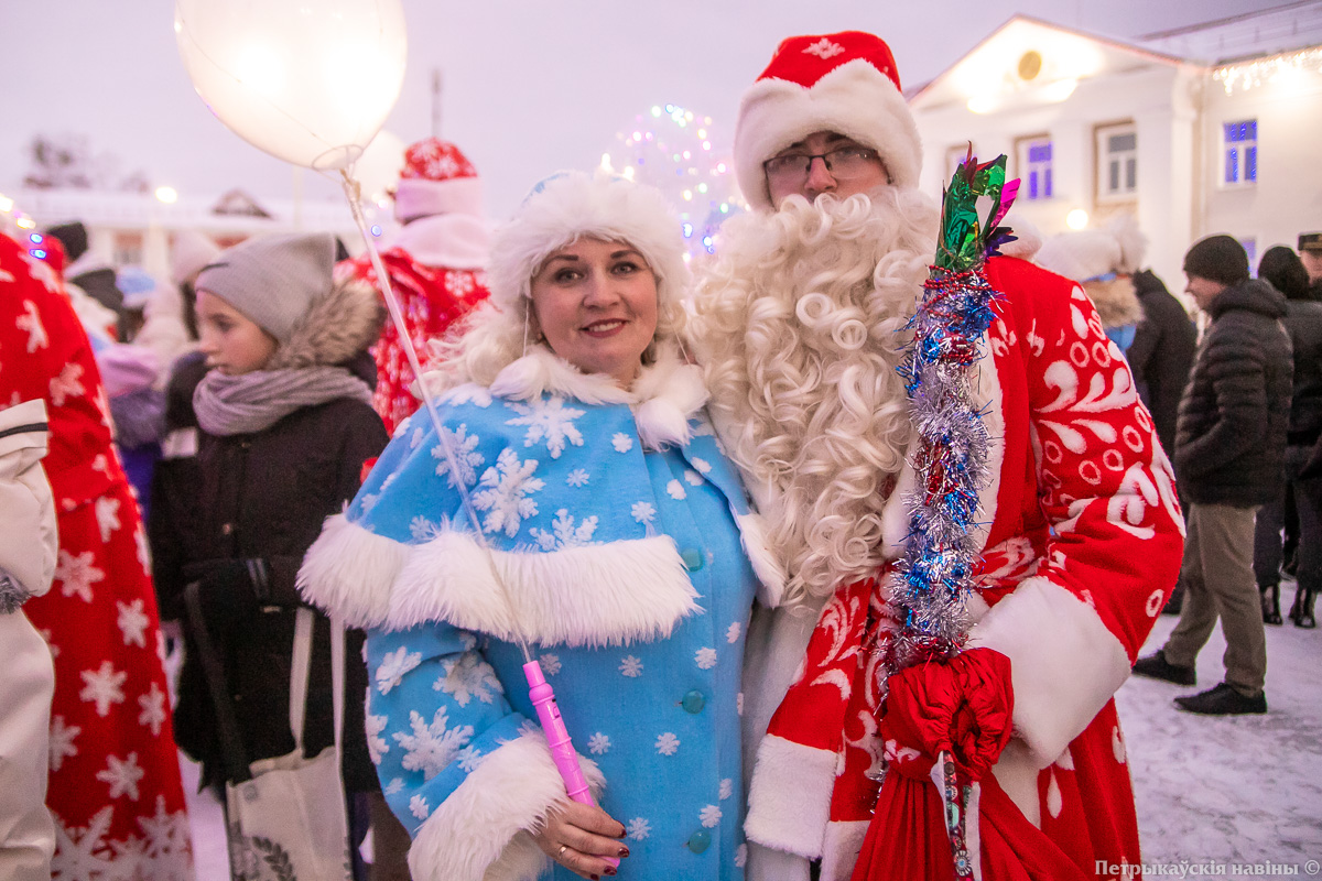 Свята набліжаецца, галоўныя персанажы прыбылі!