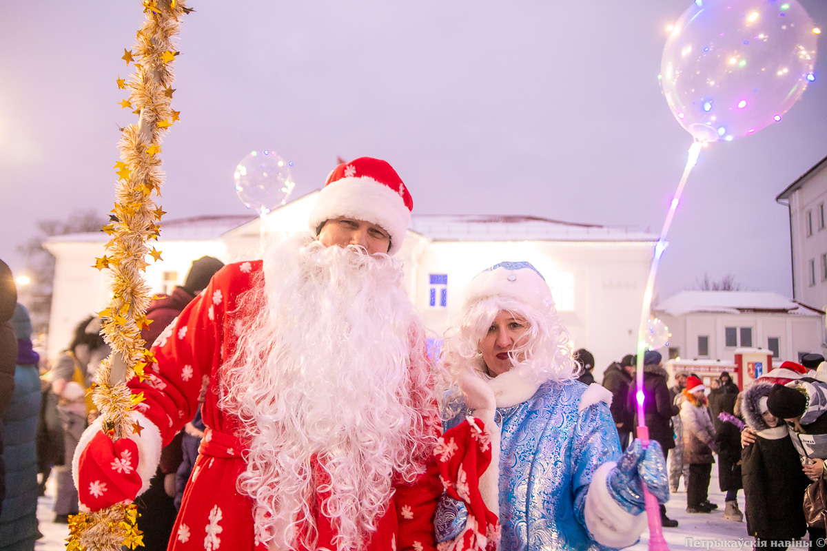 Свята набліжаецца, галоўныя персанажы прыбылі!