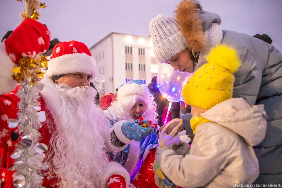 Свята набліжаецца, галоўныя персанажы прыбылі!