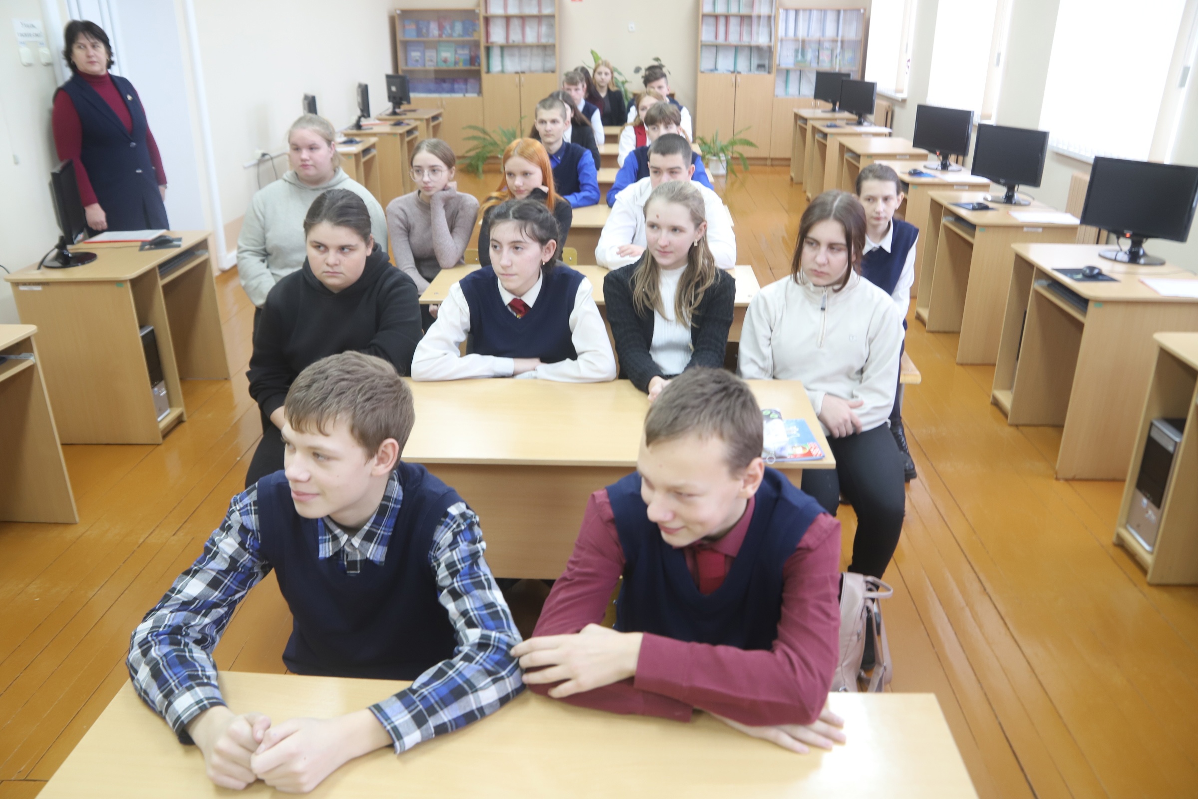 Корреспонденты "ПН" рассказали учащимся о преимуществах работы в СМИ