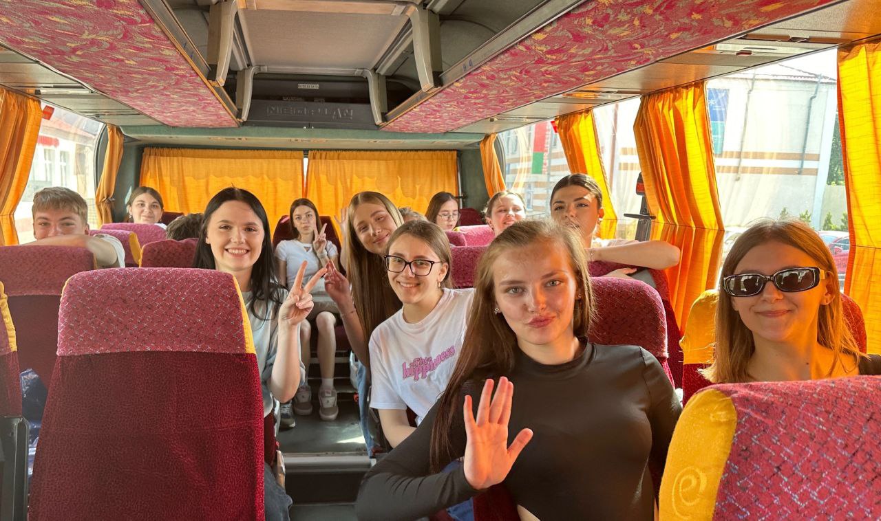 Школьники Петриковщины - отправились на республиканский праздник "Последний звонок" в Брест