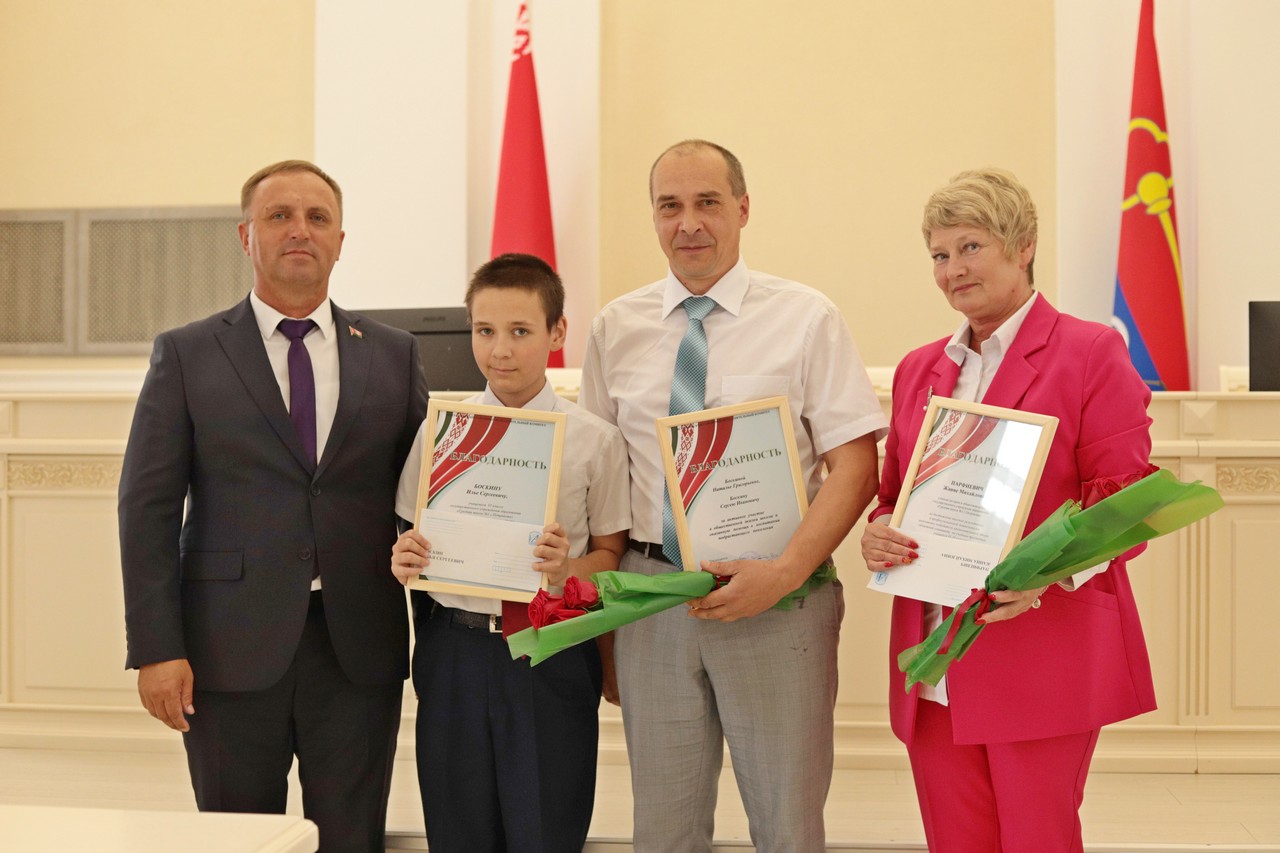 Глава района вручил денежные премии и благодарности победителям  республиканской и областной олимпиад