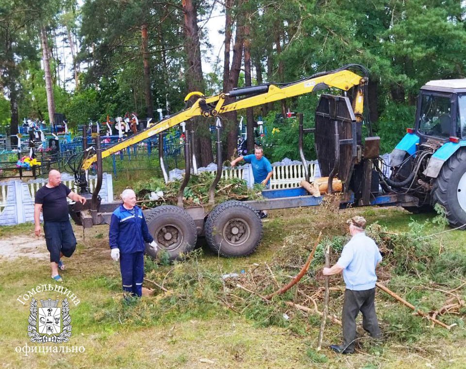 Вопрос наведения порядка на кладбищах обсудили в облисполкоме