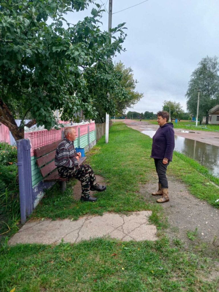 На Петриковщине продолжаются сходы граждан и дворовые обходы