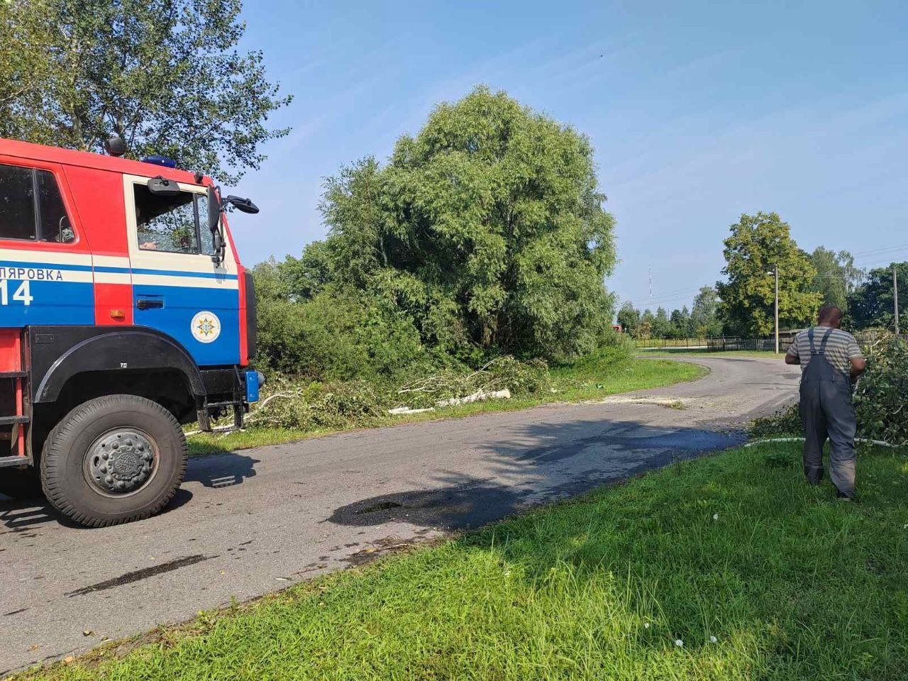 ФОТАФАКТ: разам працуем на ліквідацыі наступстваў стыхіі