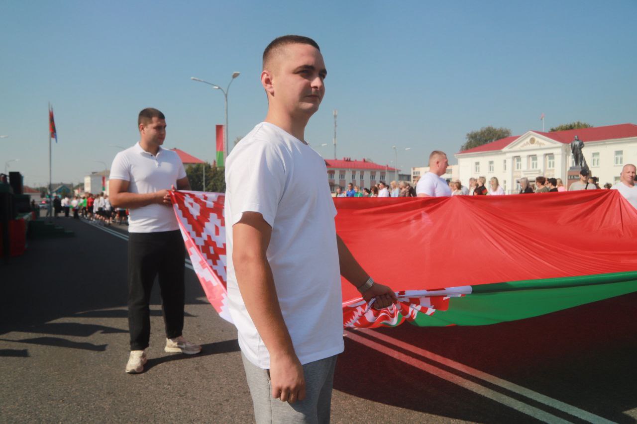 Фотаімгненні з забегу, прымеркаванага да Дня народнага адзінства