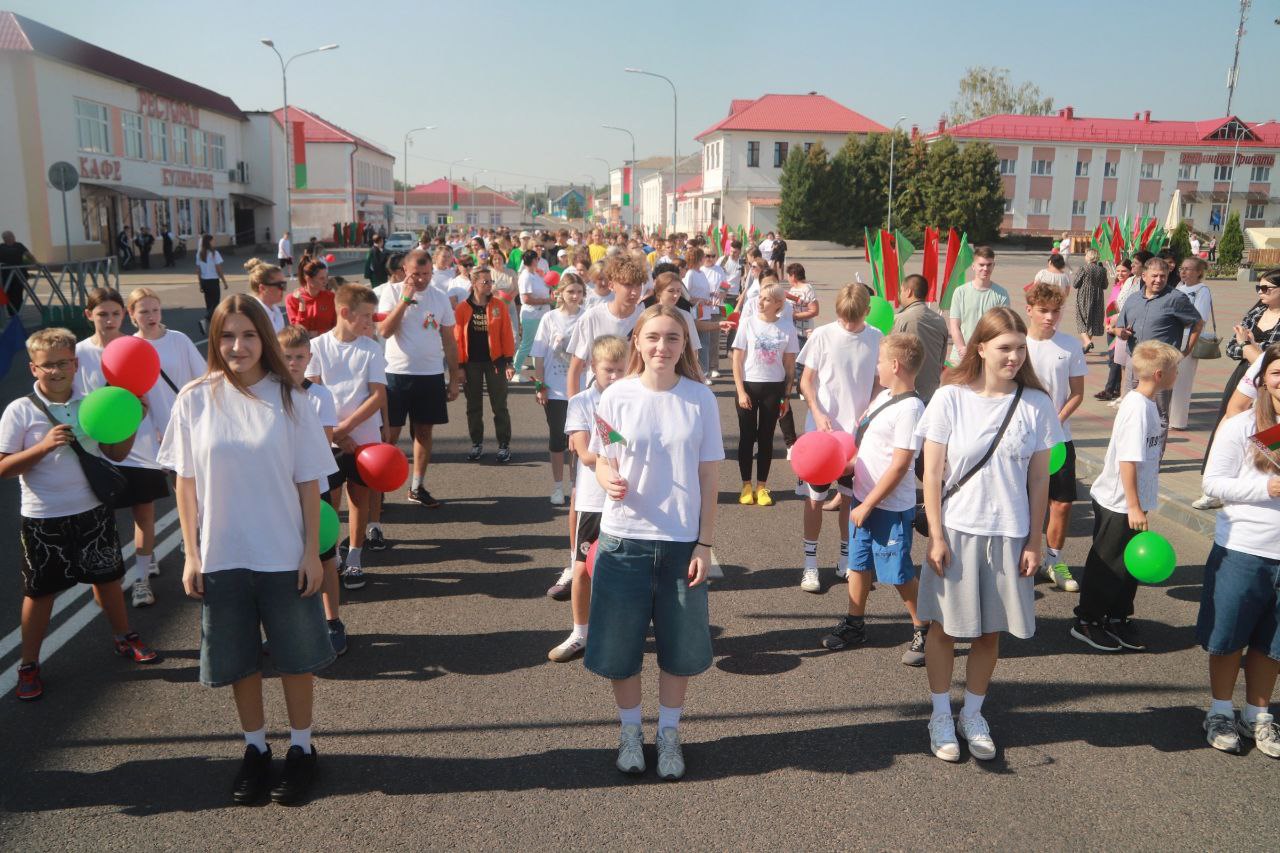 Фотаімгненні з забегу, прымеркаванага да Дня народнага адзінства