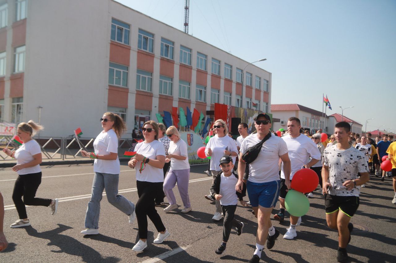 Фотаімгненні з забегу, прымеркаванага да Дня народнага адзінства