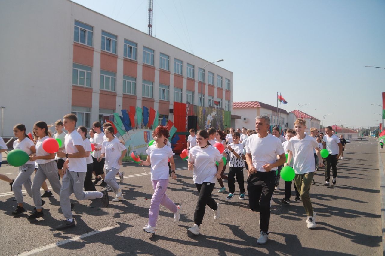 Фотаімгненні з забегу, прымеркаванага да Дня народнага адзінства