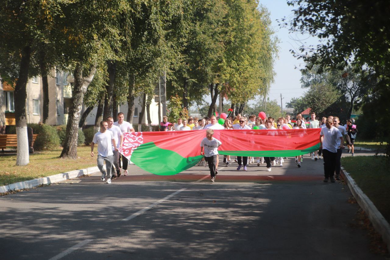 Фотаімгненні з забегу, прымеркаванага да Дня народнага адзінства