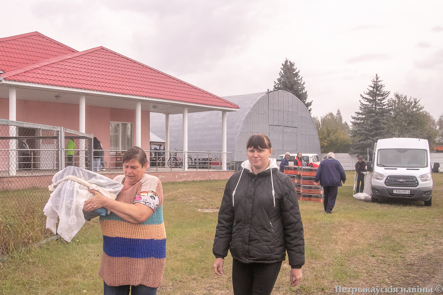 Сотня сем'яў з Петрыкава атрымала дапамогу