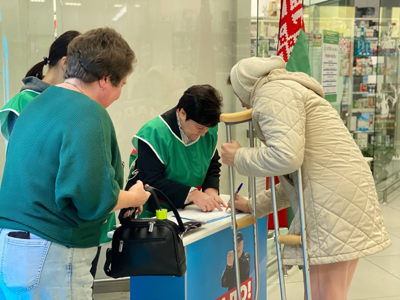 На Петрыкаўшчыне працягваецца збор подпісаў у падтрымку вылучэння кандыдатаў у Прэзідэнты Рэспублікі Беларусь.