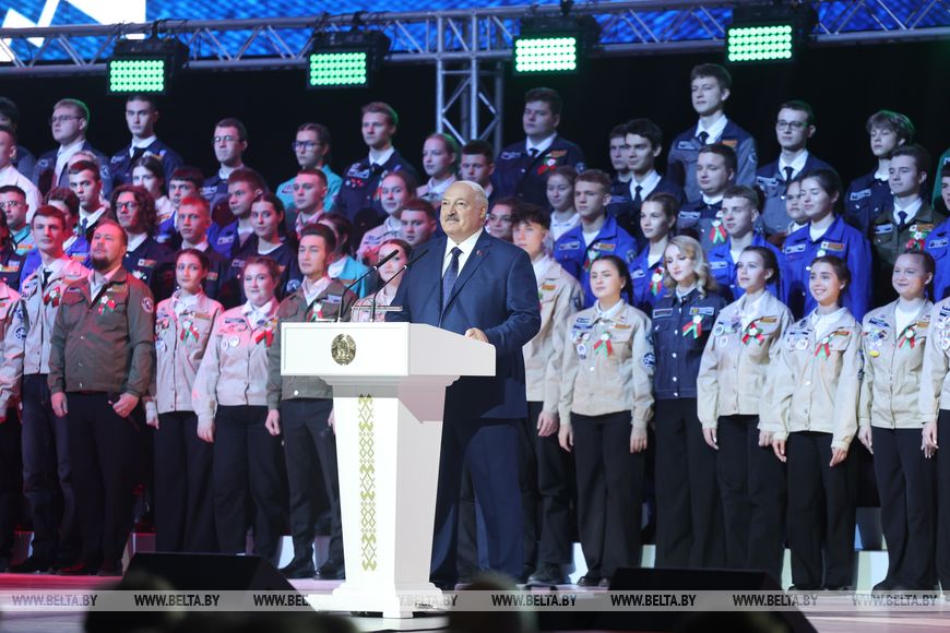 Пісаць гісторыю свайго жыцця яркімі фарбамі.