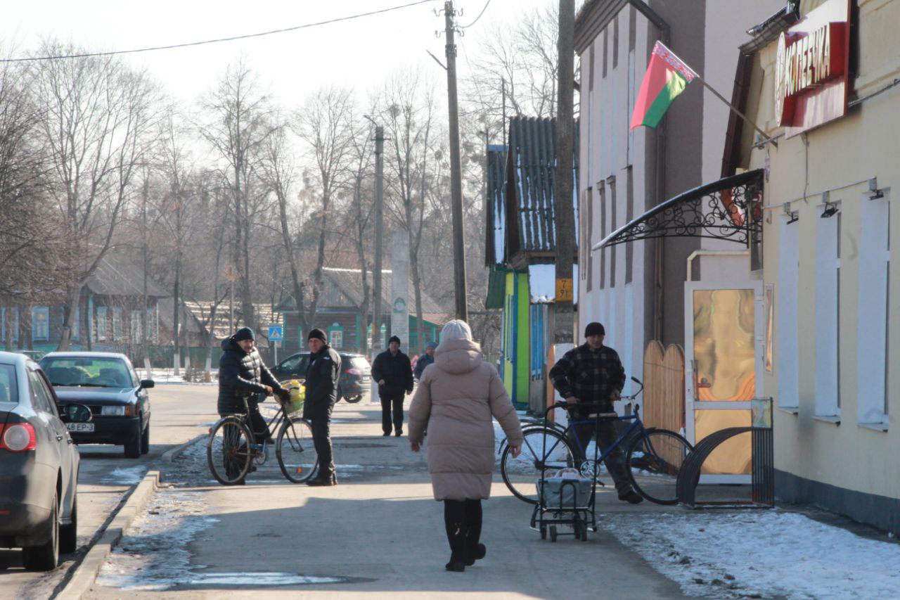 Сонечны лютаўскі дзень у Капаткевічах у аб'ектыве нашага карэспандэнта