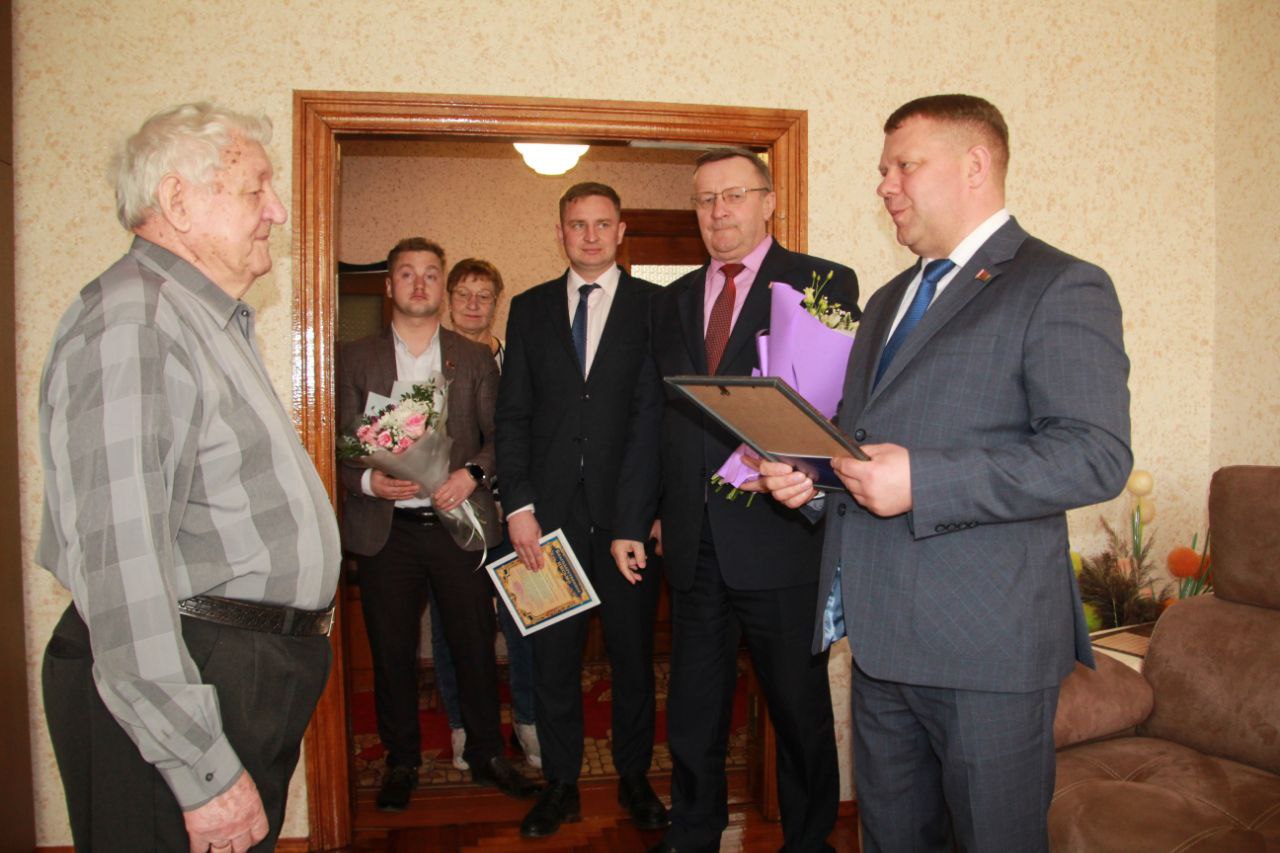 Ганароваму грамадзяніну Петрыкаўшчыны Анатолію Панамарэнку - 80!