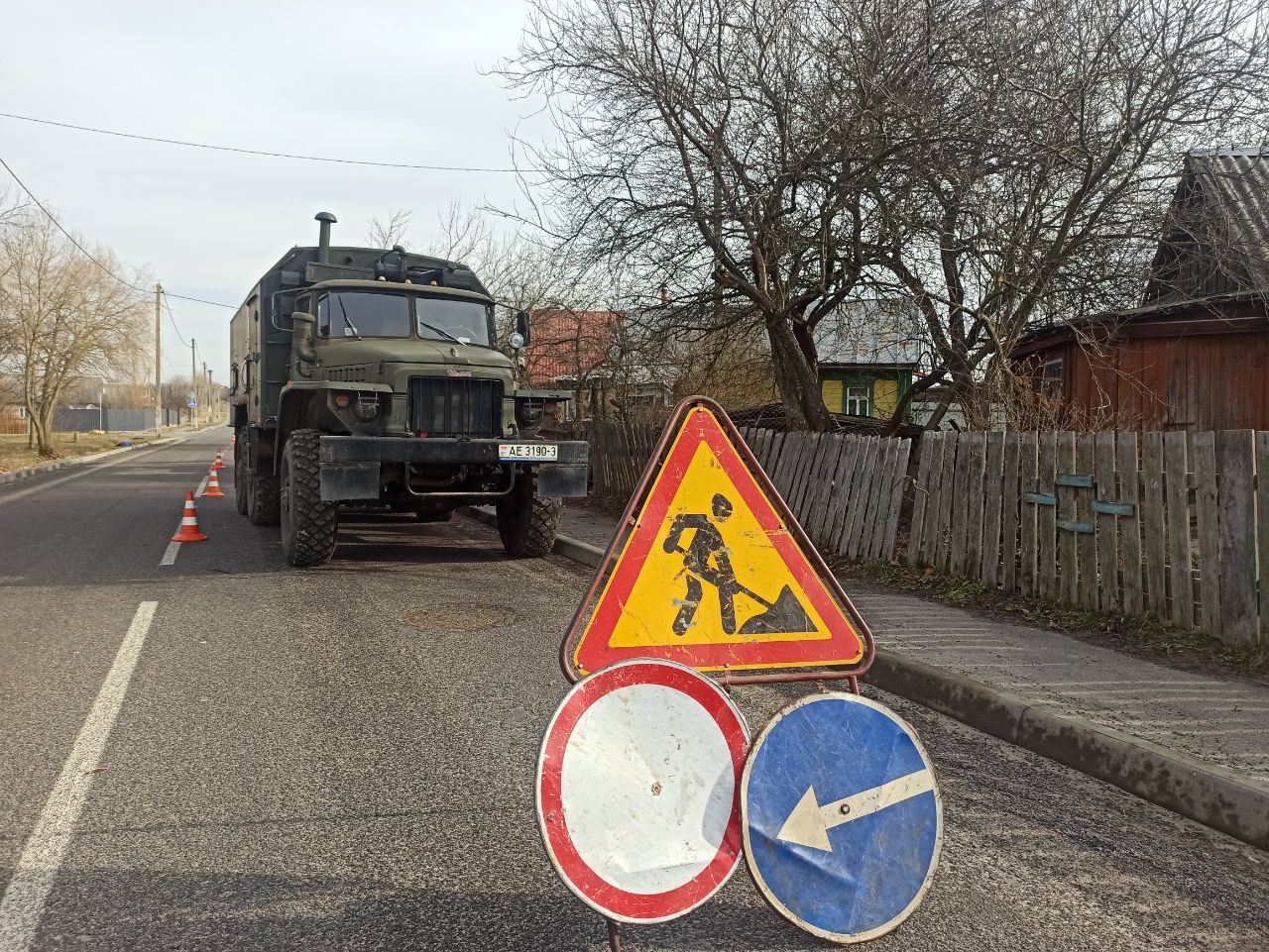 У аб'ектыве нашага карэспандэнта - санітарны дзень у Петрыкаве