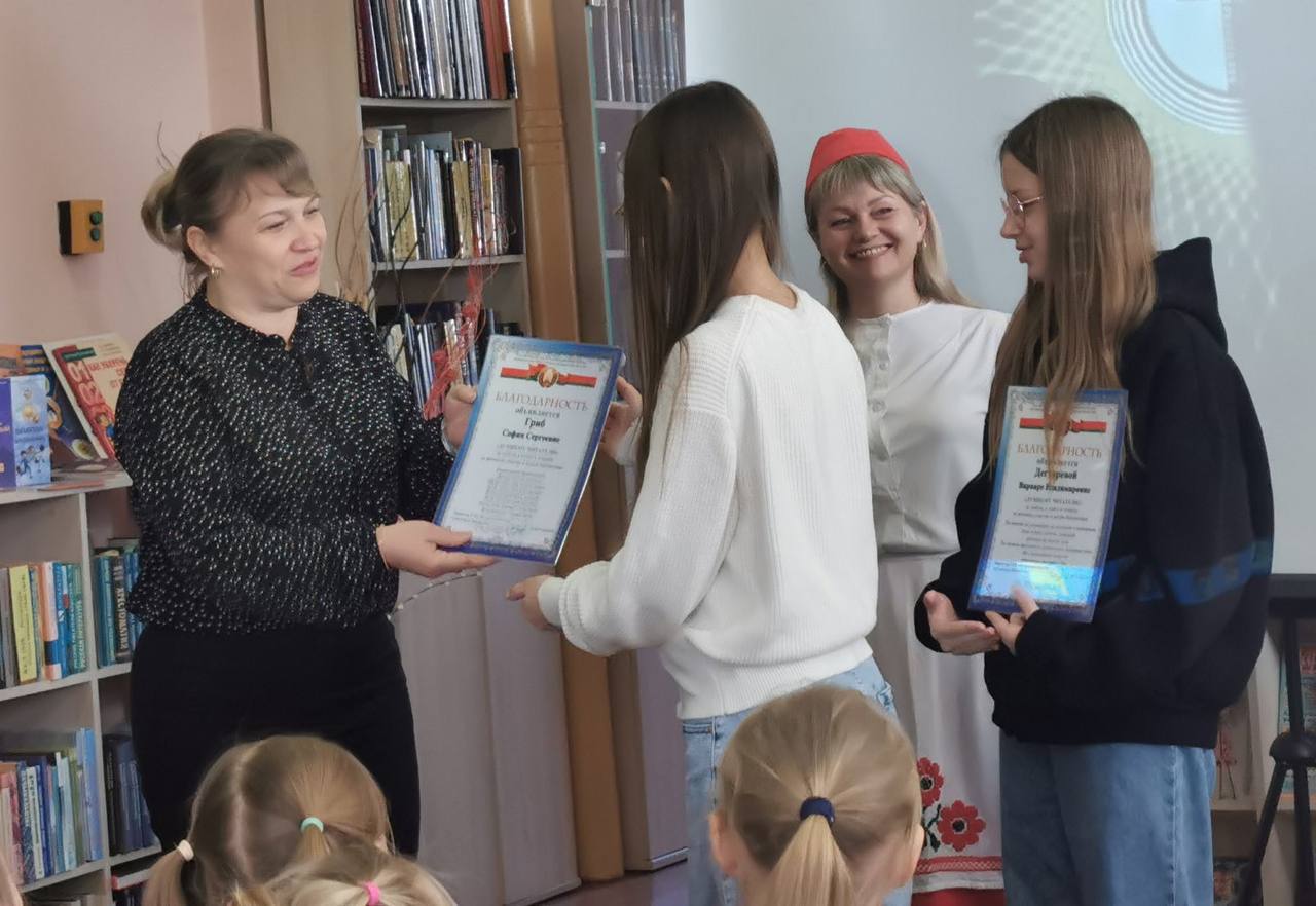 В Петриковской библиотеке наградили лучших юных читателей