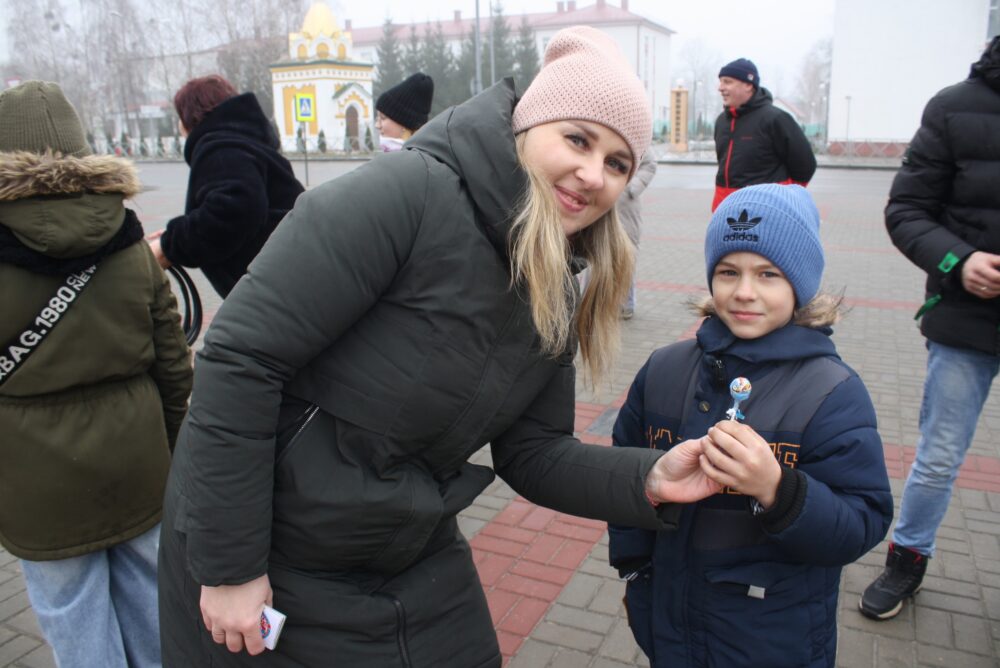 "Зіму праважаем, вясну сустракаем!". Святкаванне Масленіцы на гарадской плошчы ў Петрыкаве