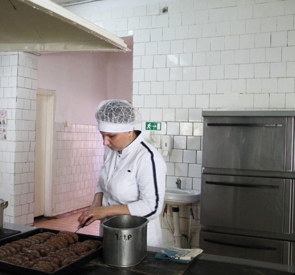 Дастаўка гарачага абеду механізатарам