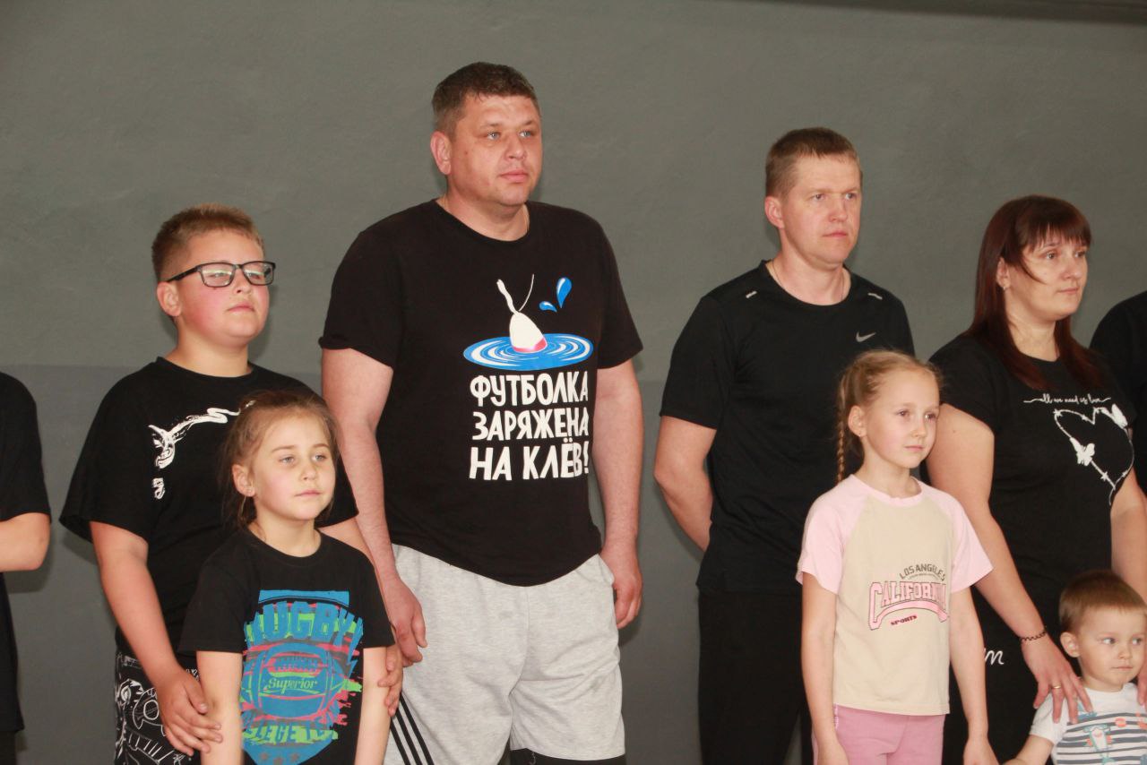Яркія моманты спартыўнага свята "Бацька, маці і я - спартыўная сям'я"