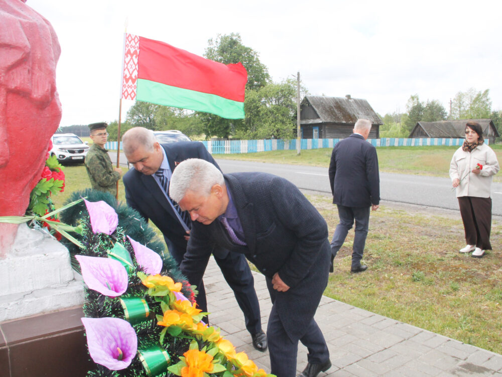 Члены пастаяннай камісіі азнаёміліся з інфраструктурай пасёлка Муляраўка