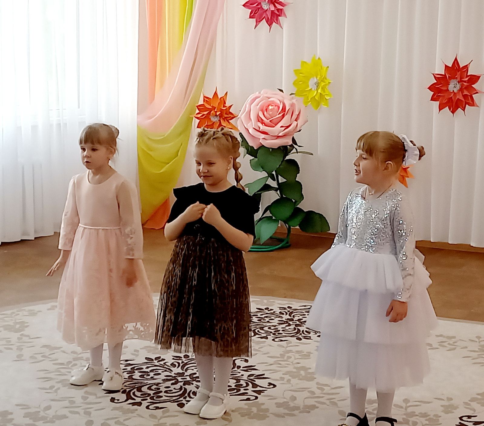 Фестиваль детского творчества «Как прекрасен этот мир» расцвел в детском саду №7 г. Петрикова
