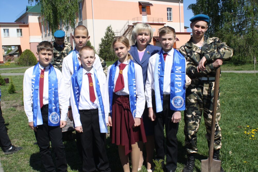 ДУА "Сярэдняя школа №1 г. Петрыкава" атрымала статус "Школы Свету"