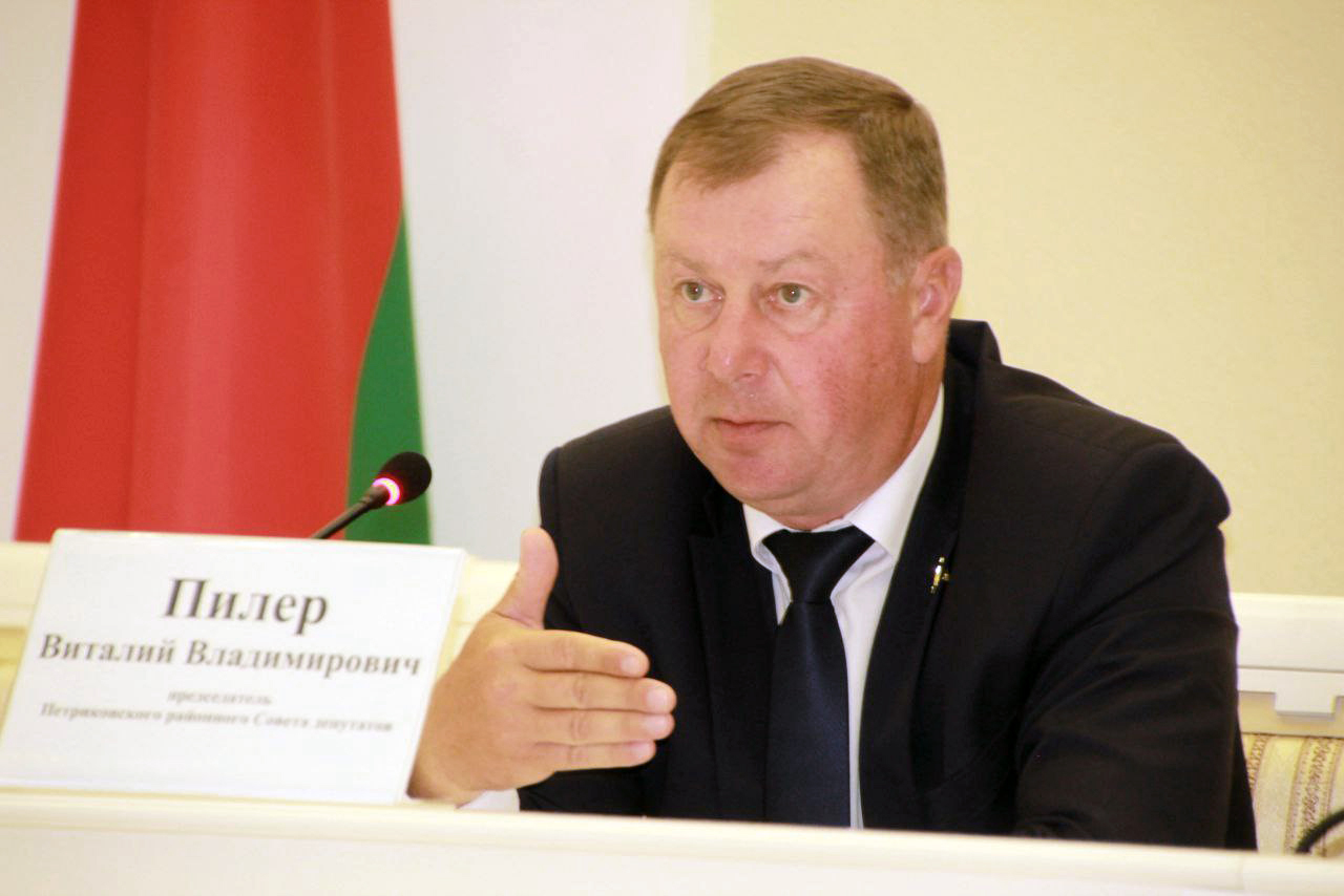 Пасяджэнне сесіі Петрыкаўскага раённага Савета дэпутатаў прайшло сёння ў вялікай зале выканкама
