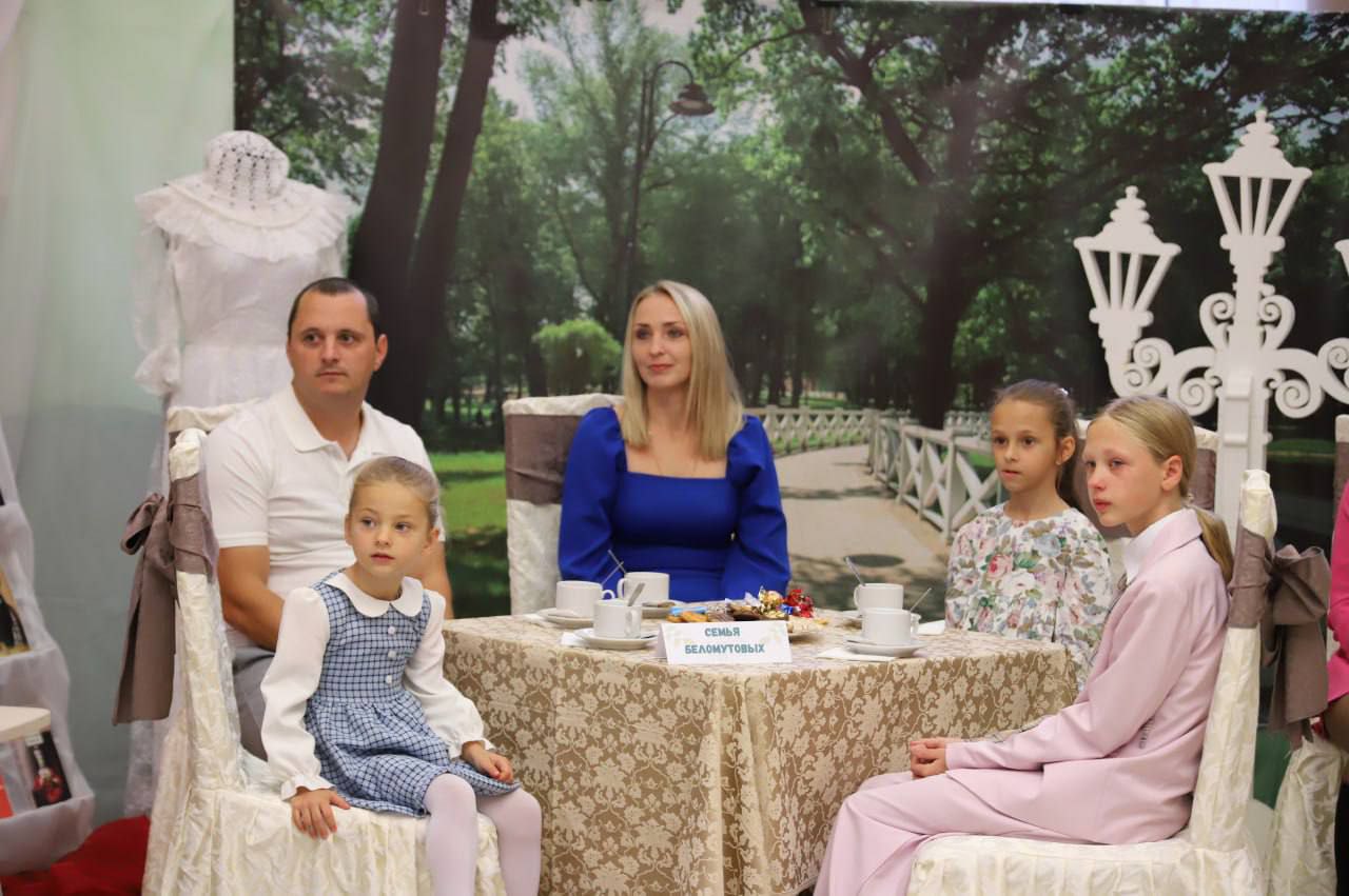 Сёння ў Петрыкаве прайшоў раённы конкурс "Лепшая маладая сям'я Петрыкаўшчыны-2025"