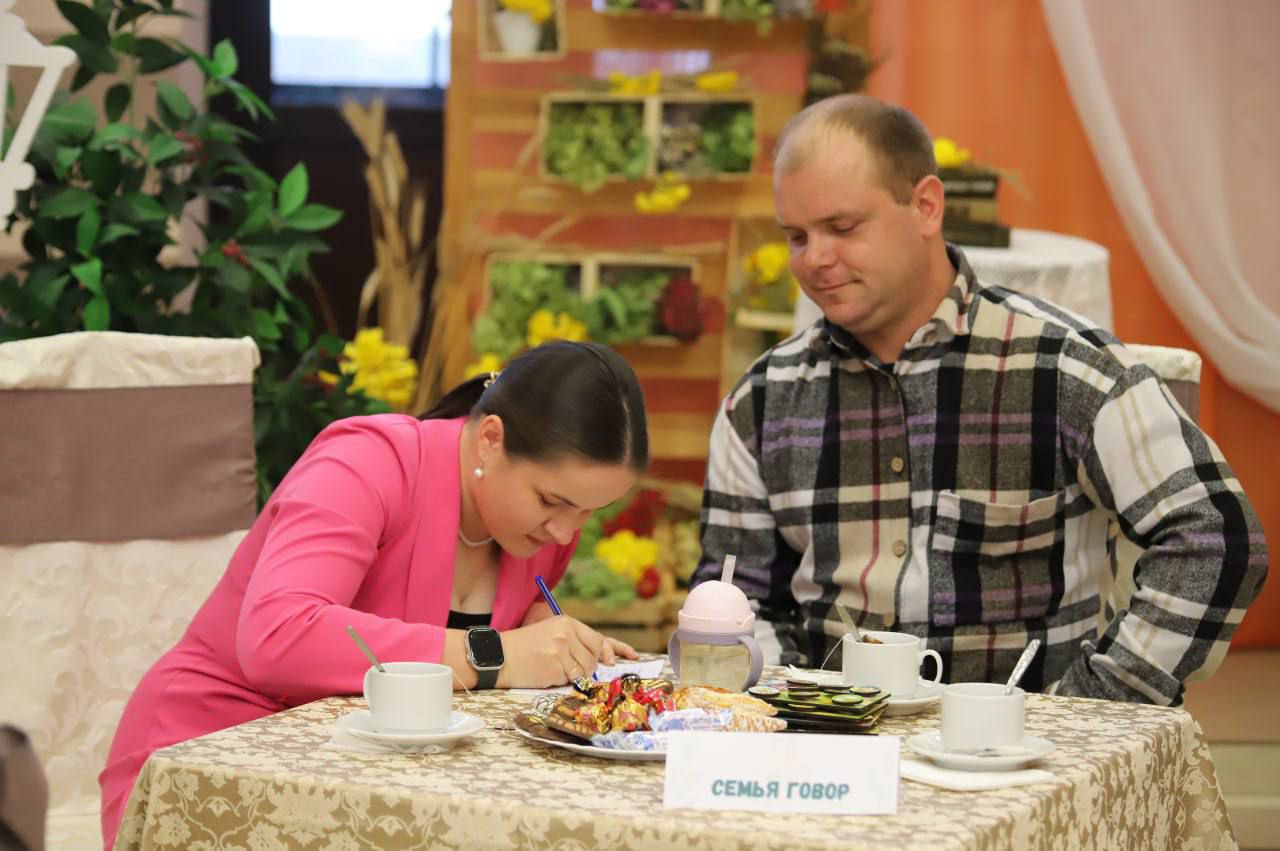 Сёння ў Петрыкаве прайшоў раённы конкурс "Лепшая маладая сям'я Петрыкаўшчыны-2025"