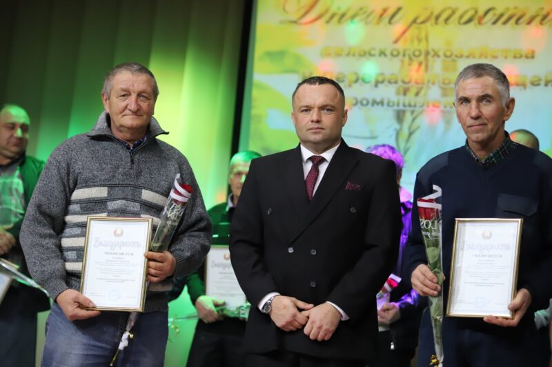 ФОТОФАКТ: "Челющевичи чествуют лучших!"