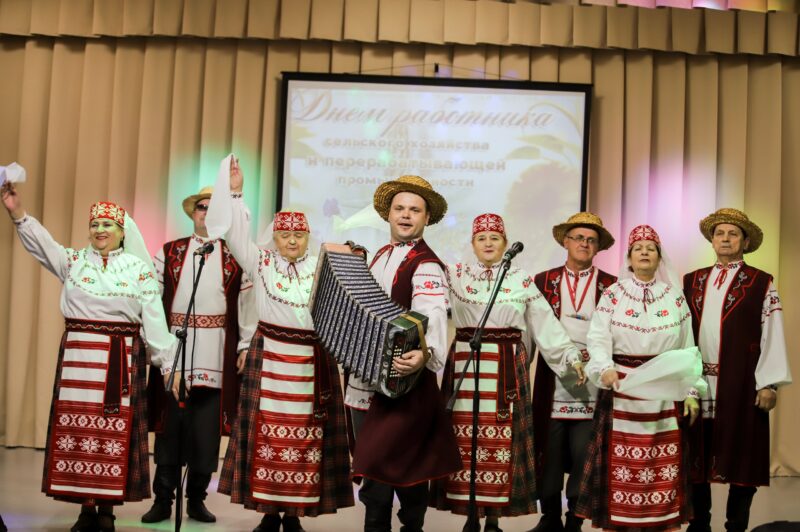 ФОТОФАКТ: "Челющевичи чествуют лучших!"