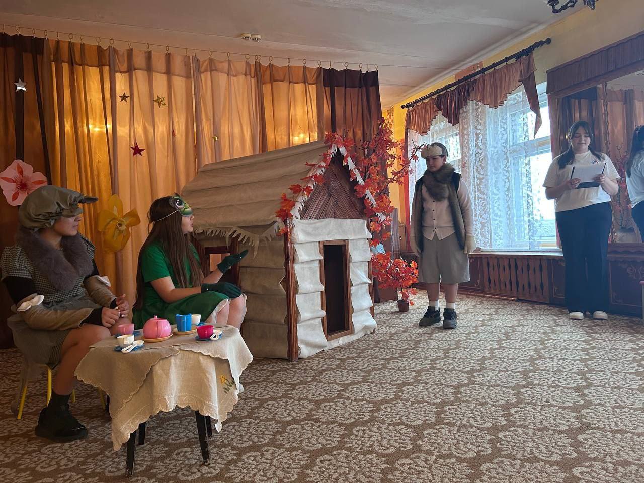 Постановка сказки «Теремок» в рамках инклюзивного проекта "Разные равные"