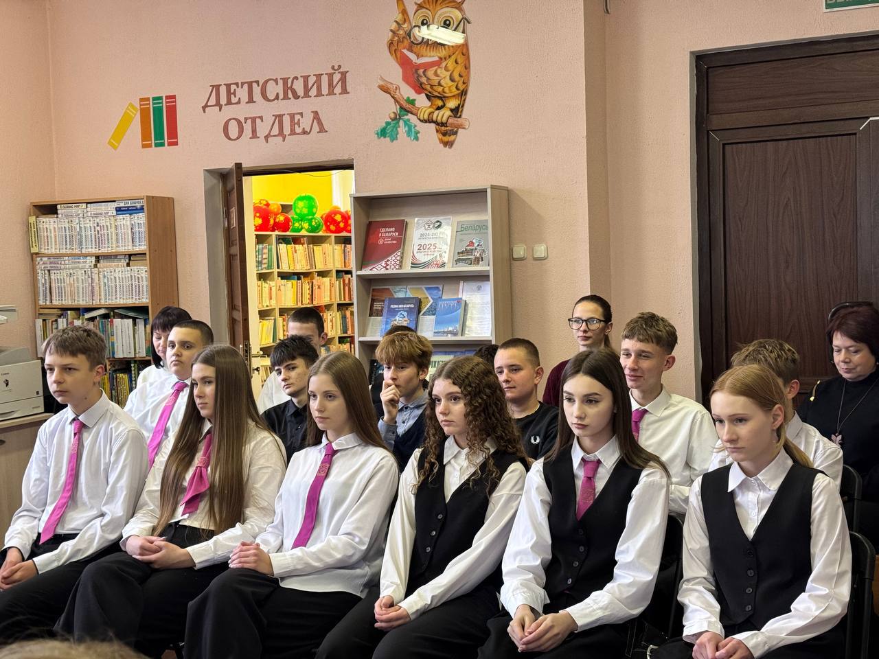 Сёння ў Петрыкаўскай цэнтральнай раённай бібліятэцы адбылася дыялогавая пляцоўка на тэму: "Правы і абавязкі ў сучасным свеце"