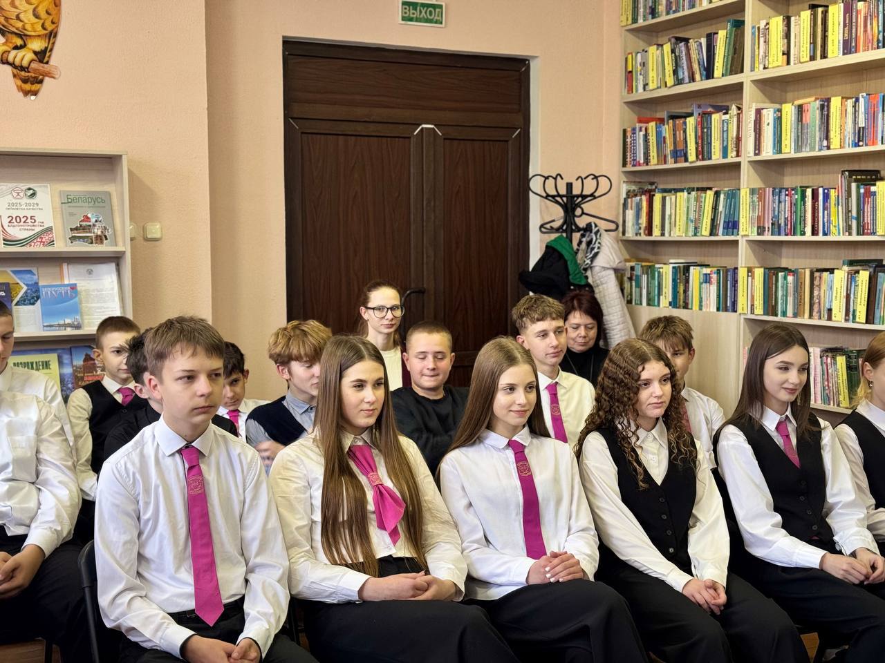 Сёння ў Петрыкаўскай цэнтральнай раённай бібліятэцы адбылася дыялогавая пляцоўка на тэму: "Правы і абавязкі ў сучасным свеце"