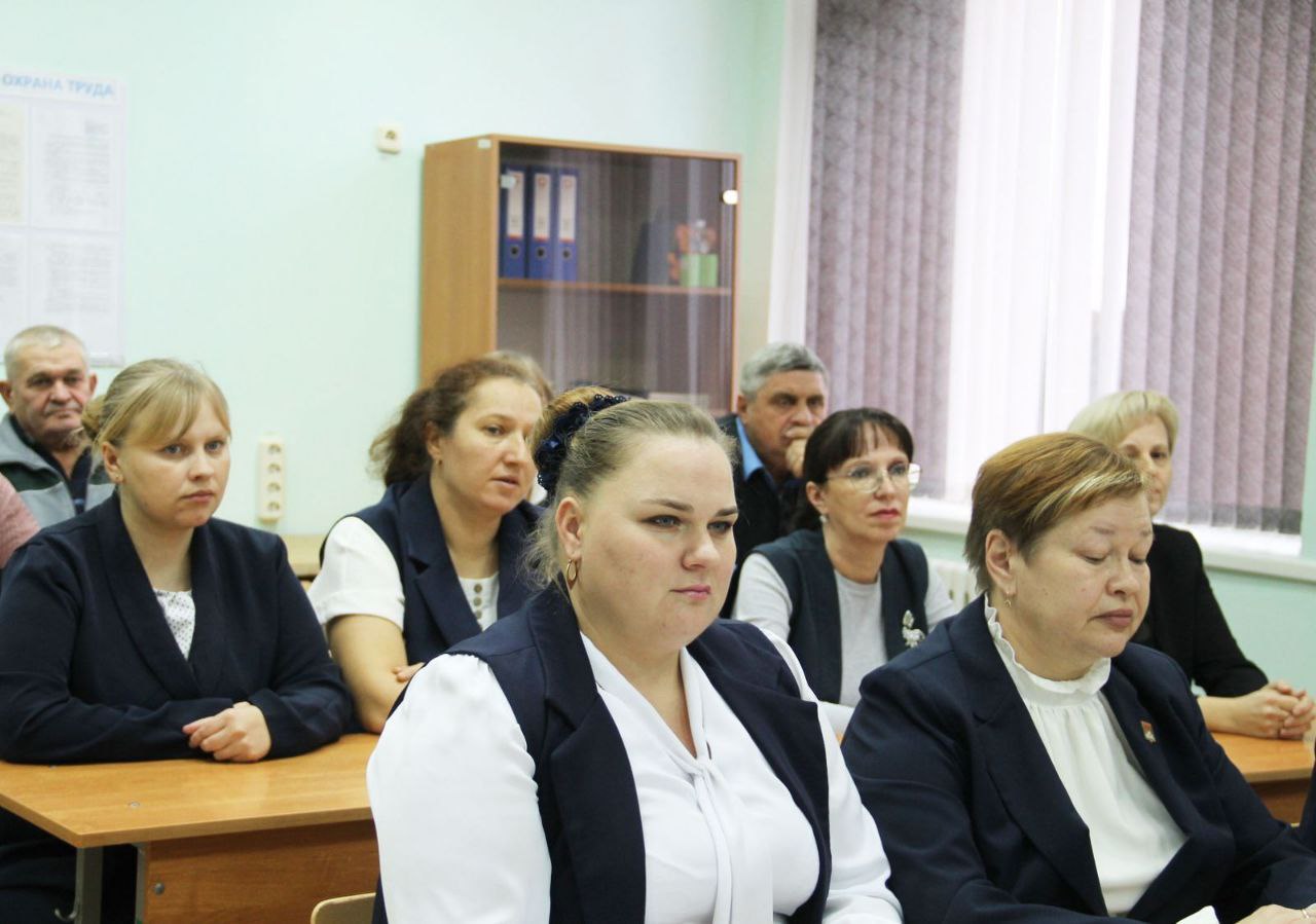 Віталій Пілер правёў сустрэчу з калектывам Курыціцкай сярэдняй школы