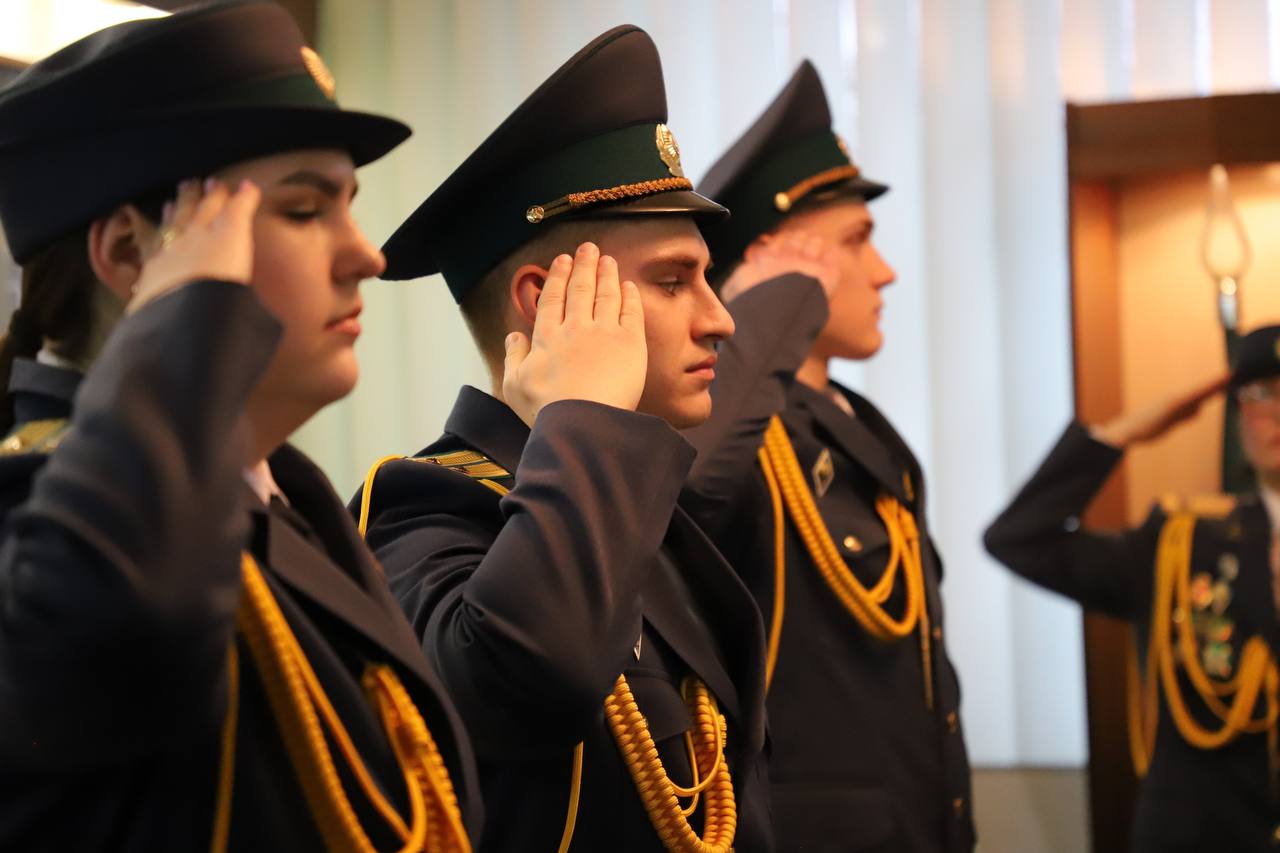 Молодые сотрудники Гомельской таможни произнесли сегодня клятву на верность Родине