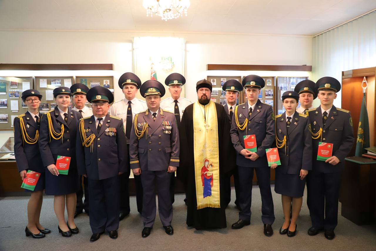 Молодые сотрудники Гомельской таможни произнесли сегодня клятву на верность Родине