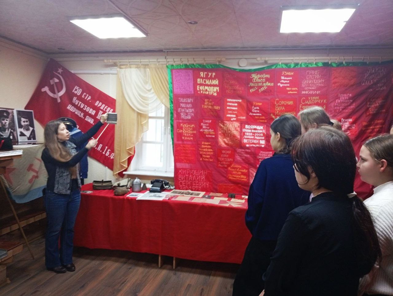 "Долгими дорогами к Победе": Бриневские школьники в Петриковском музее