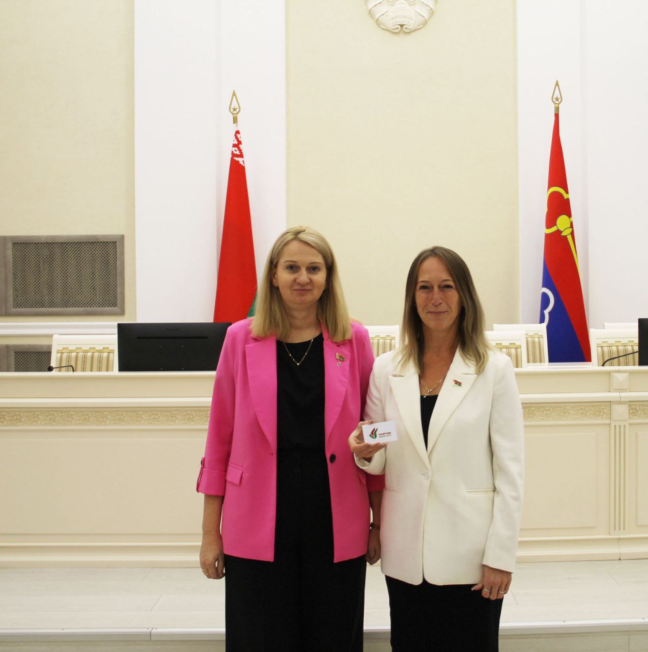 Урачыстае ўручэнне партыйных білетаў новым членам "Белай Русі"