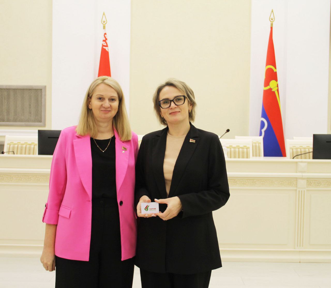 Урачыстае ўручэнне партыйных білетаў новым членам "Белай Русі"