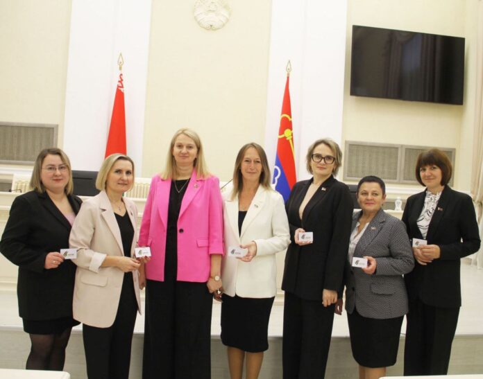 photo_5282782939584335192_y