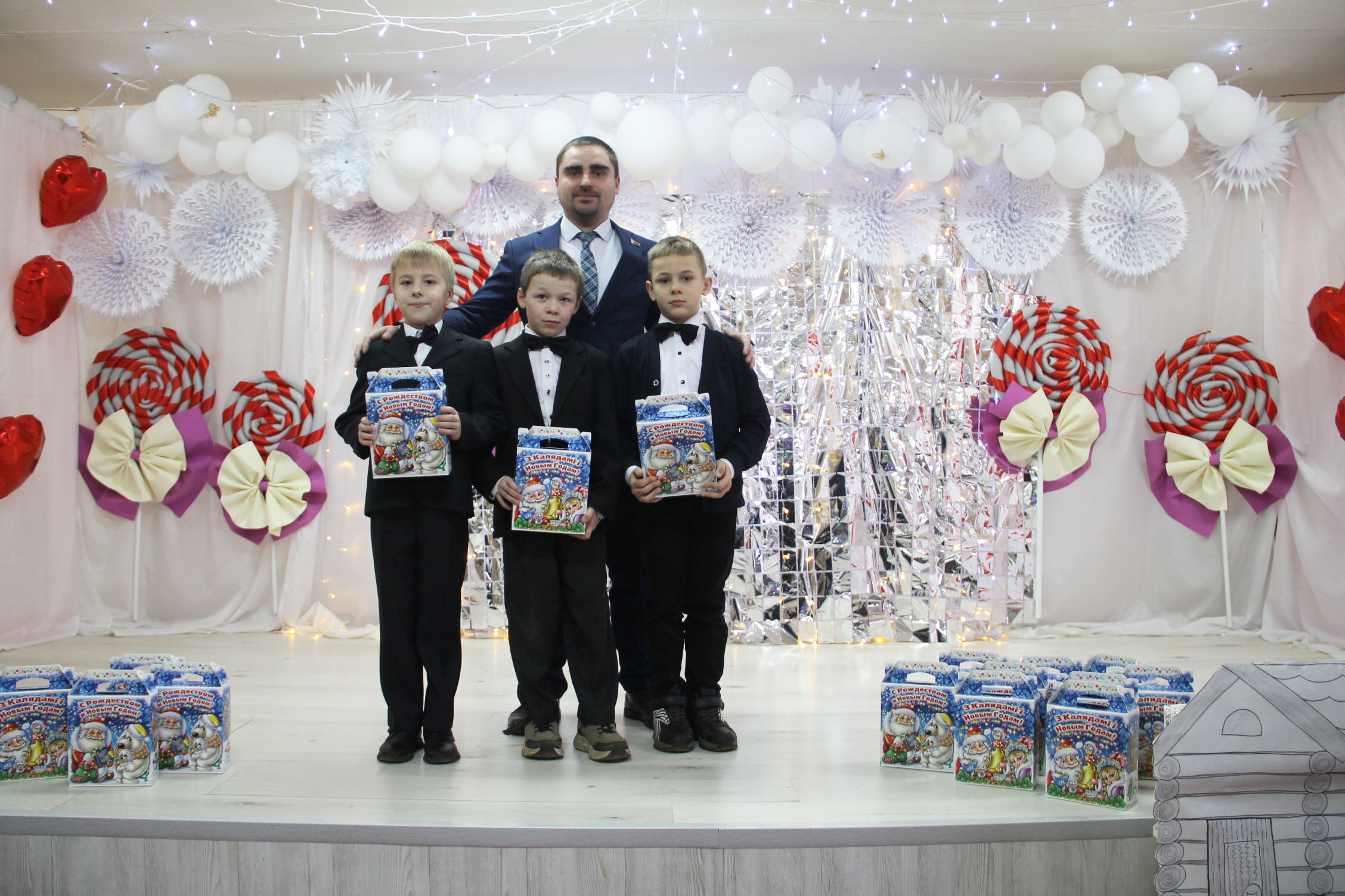 Салодкія падарункі і цёплыя словы: акцыя "Нашы дзеці" ў Конкавічах